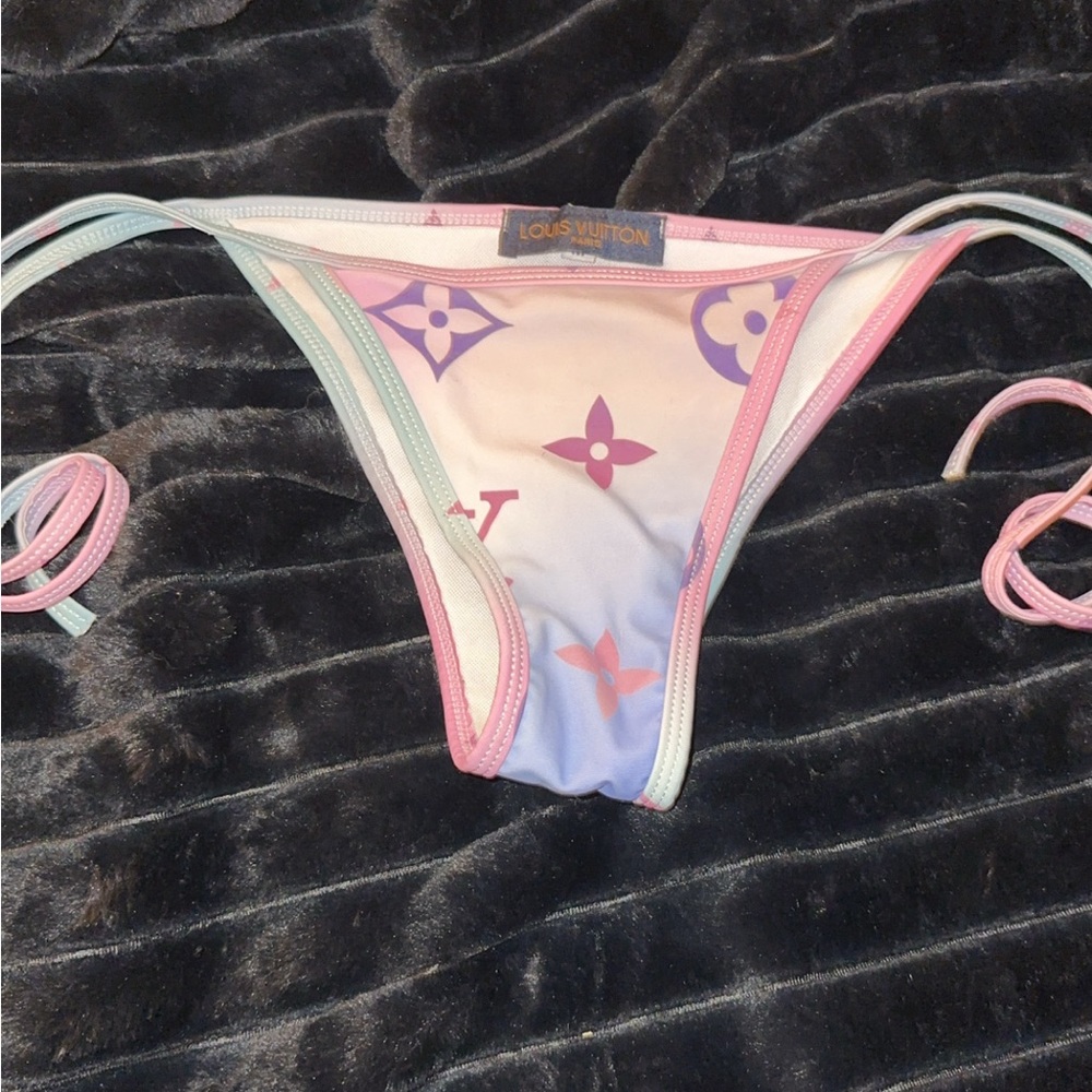 Bikini bottoms